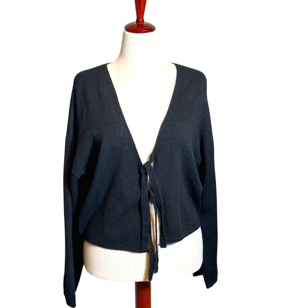 Double Zero black loose fit tie front crop length cardigan sweater Sz Med